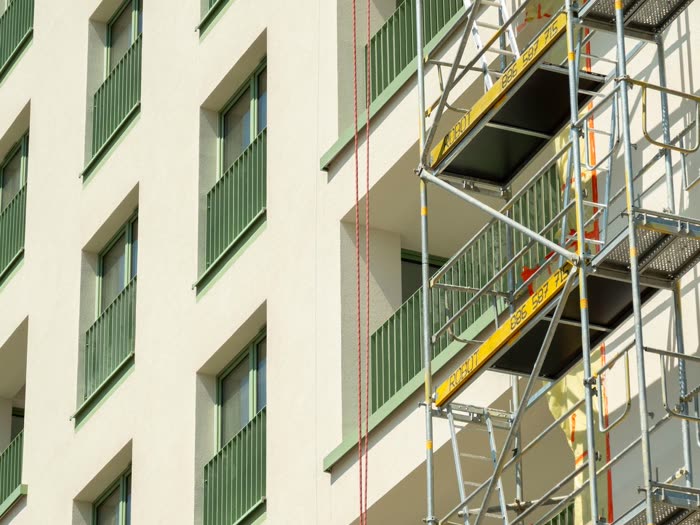Fassadengestaltung – Hausfassade mit Gerüst
